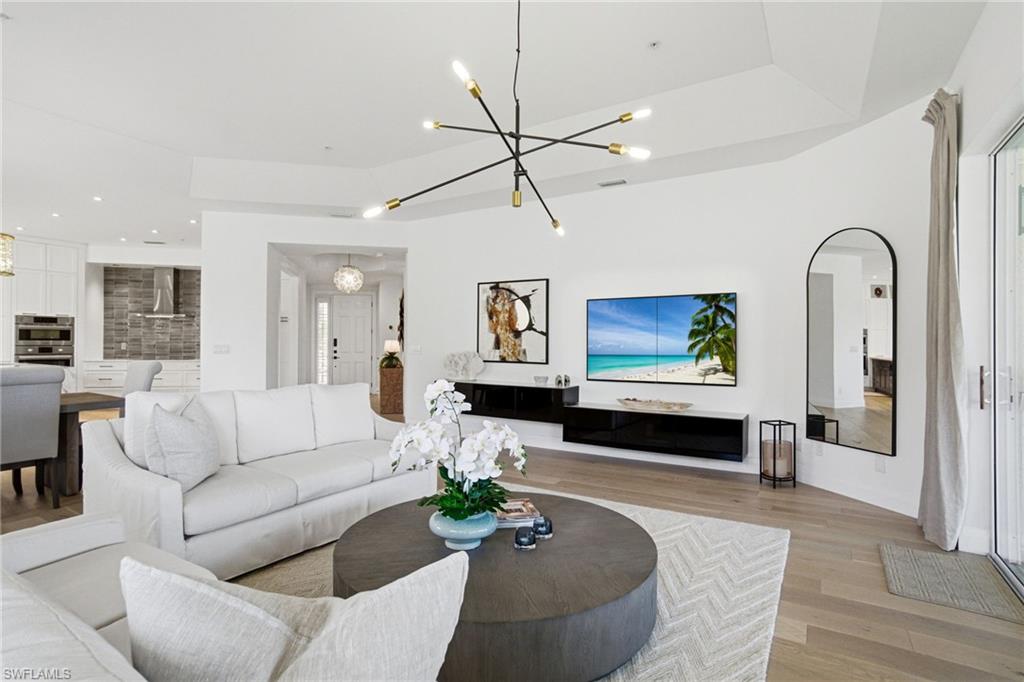 1835 Les Chateaux BLVD 204