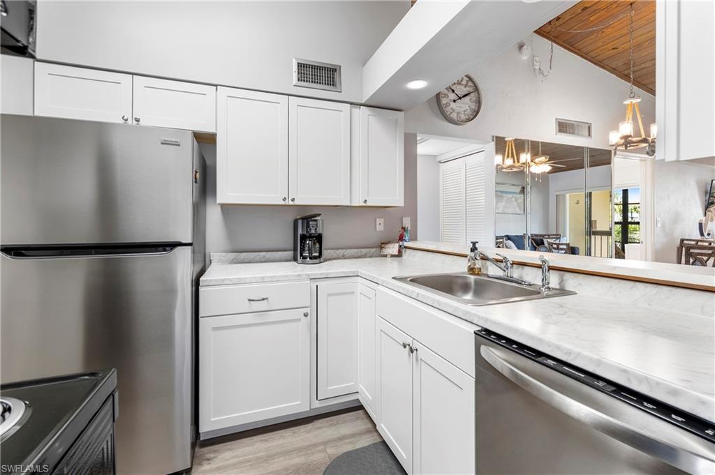 20 Greenbrier ST 3-205