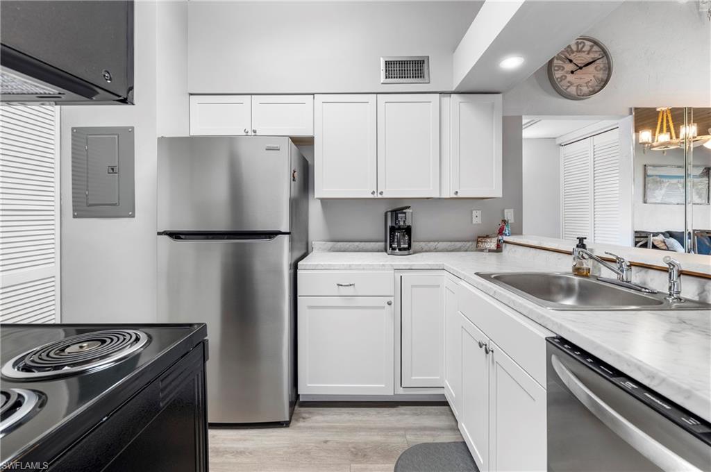 20 Greenbrier ST 3-205