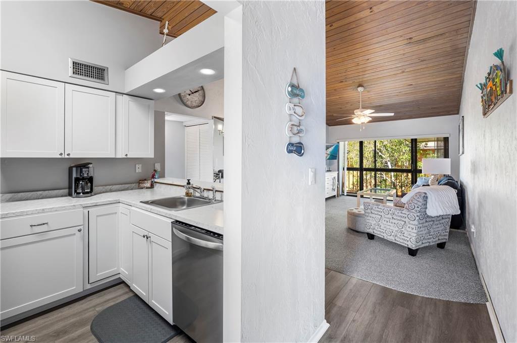 20 Greenbrier ST 3-205
