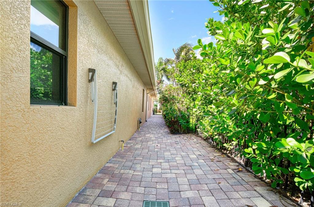 672 Fairway TER