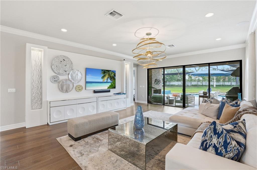 4220 Amelia WAY