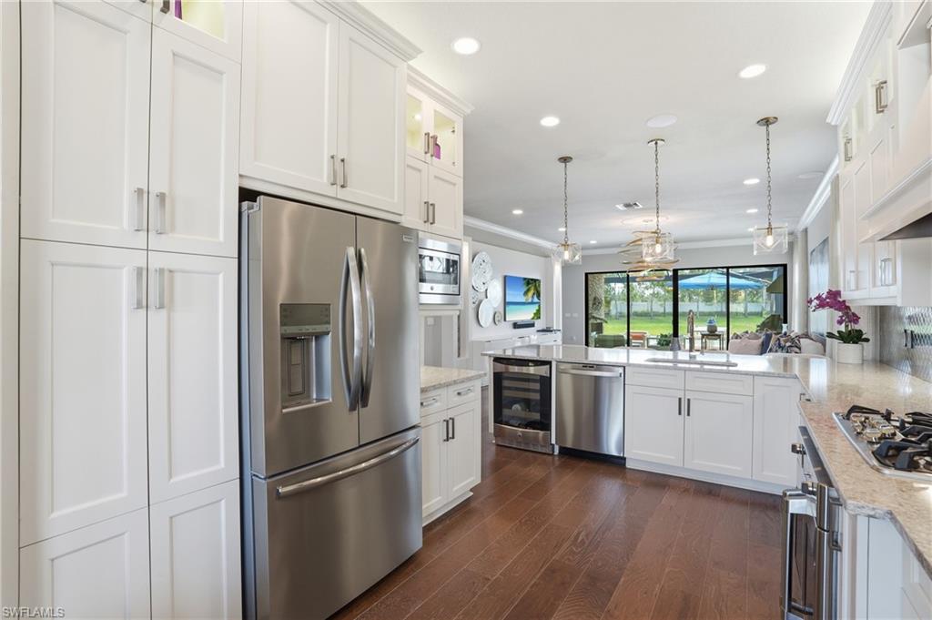 4220 Amelia WAY