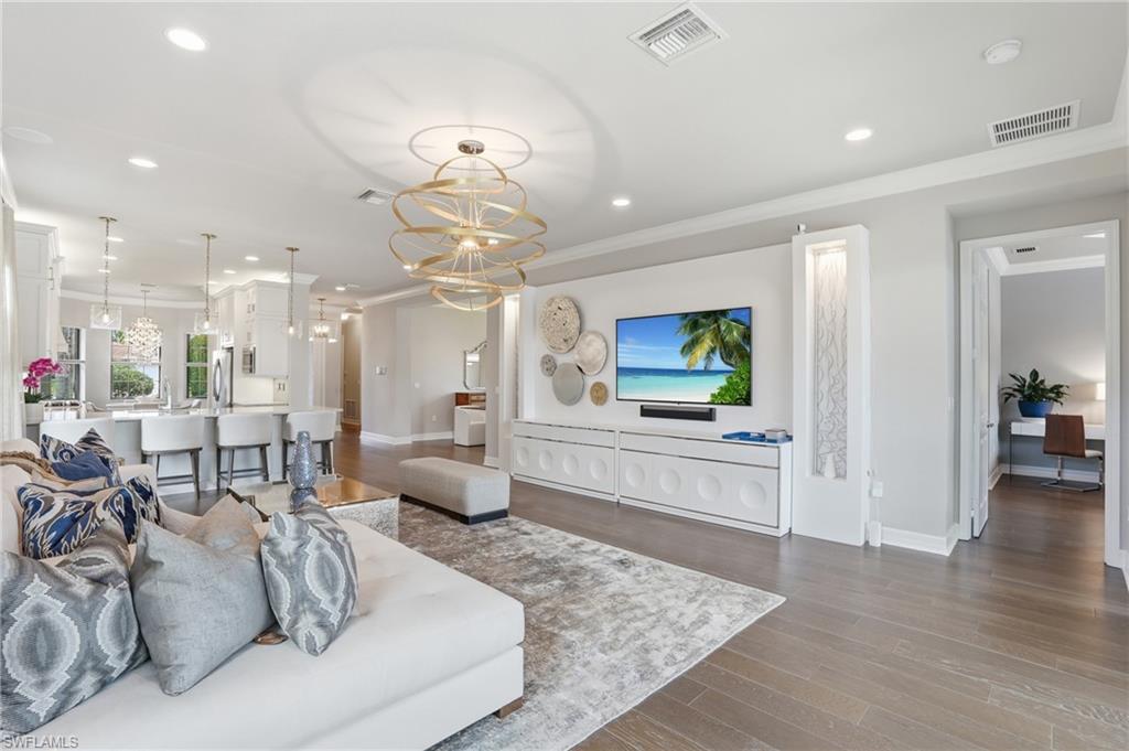4220 Amelia WAY