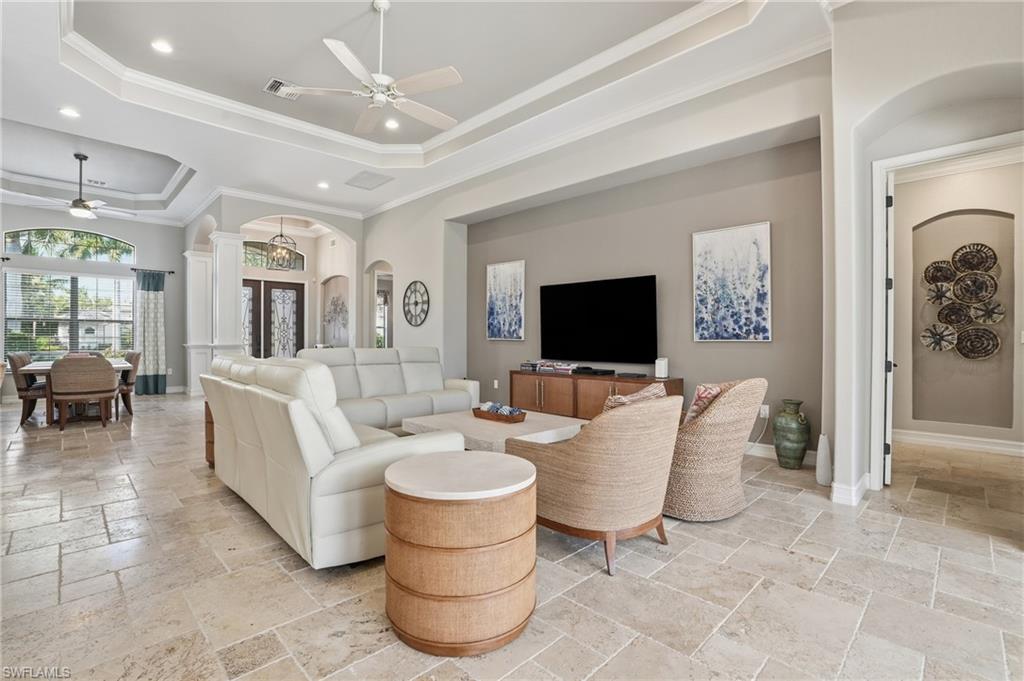 3328 Runaway LN