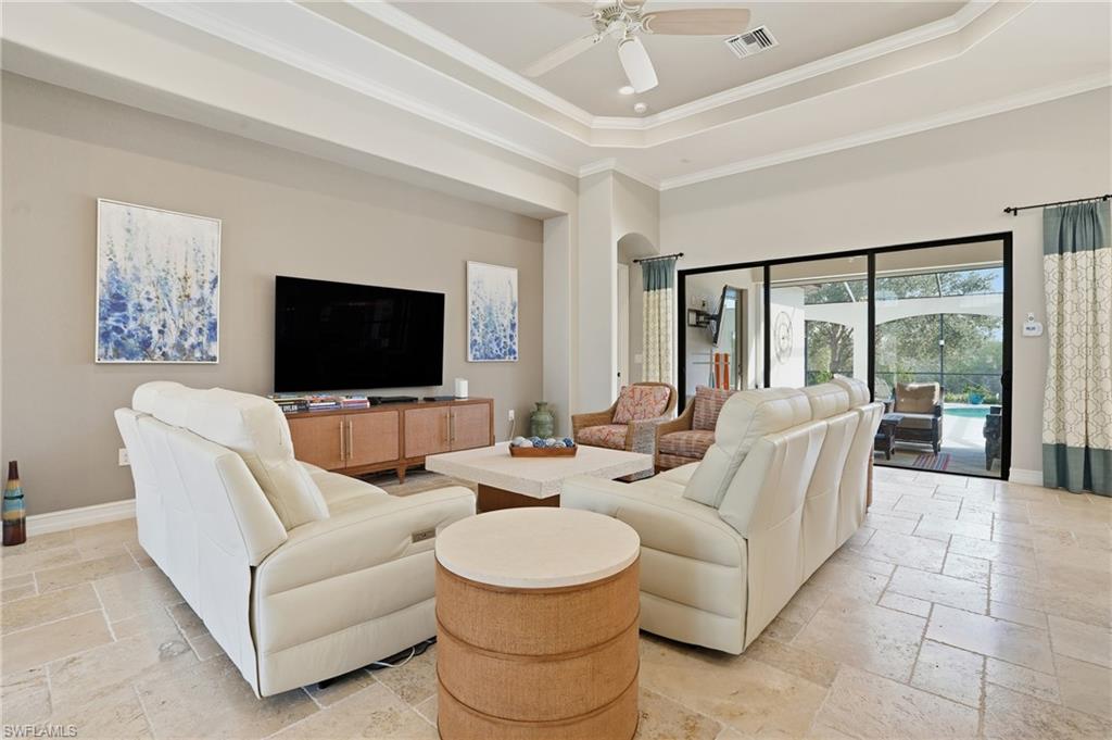 3328 Runaway LN