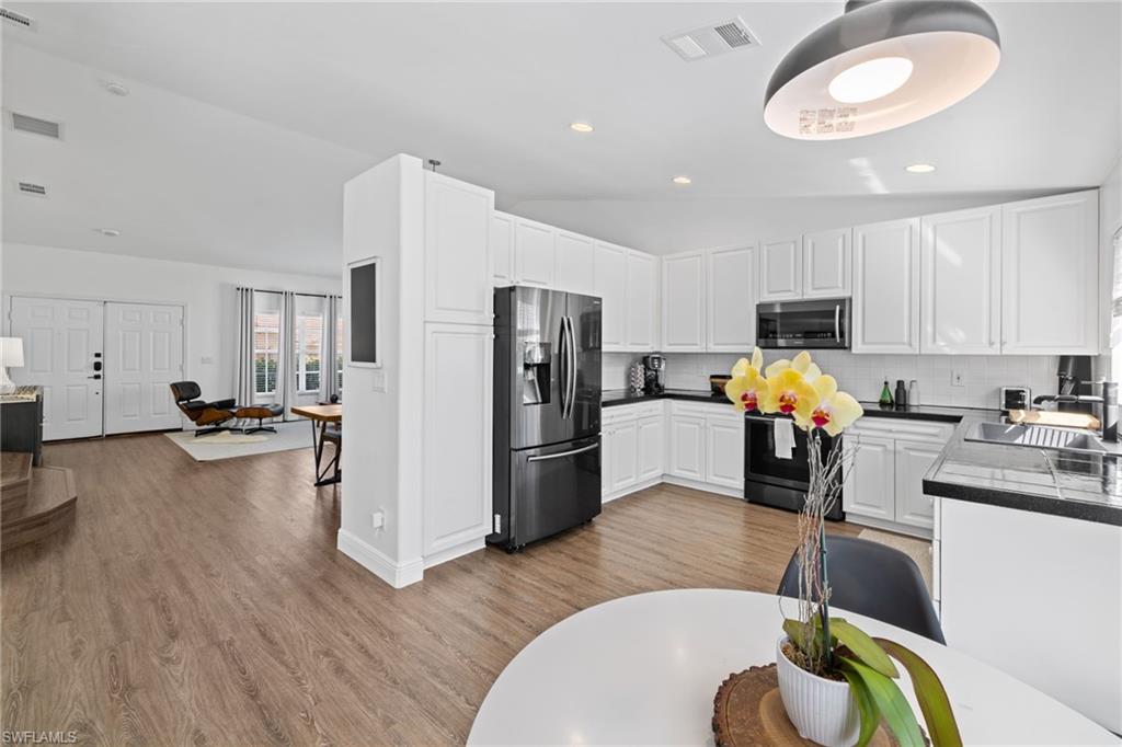 12240 Eagle Pointe CIR