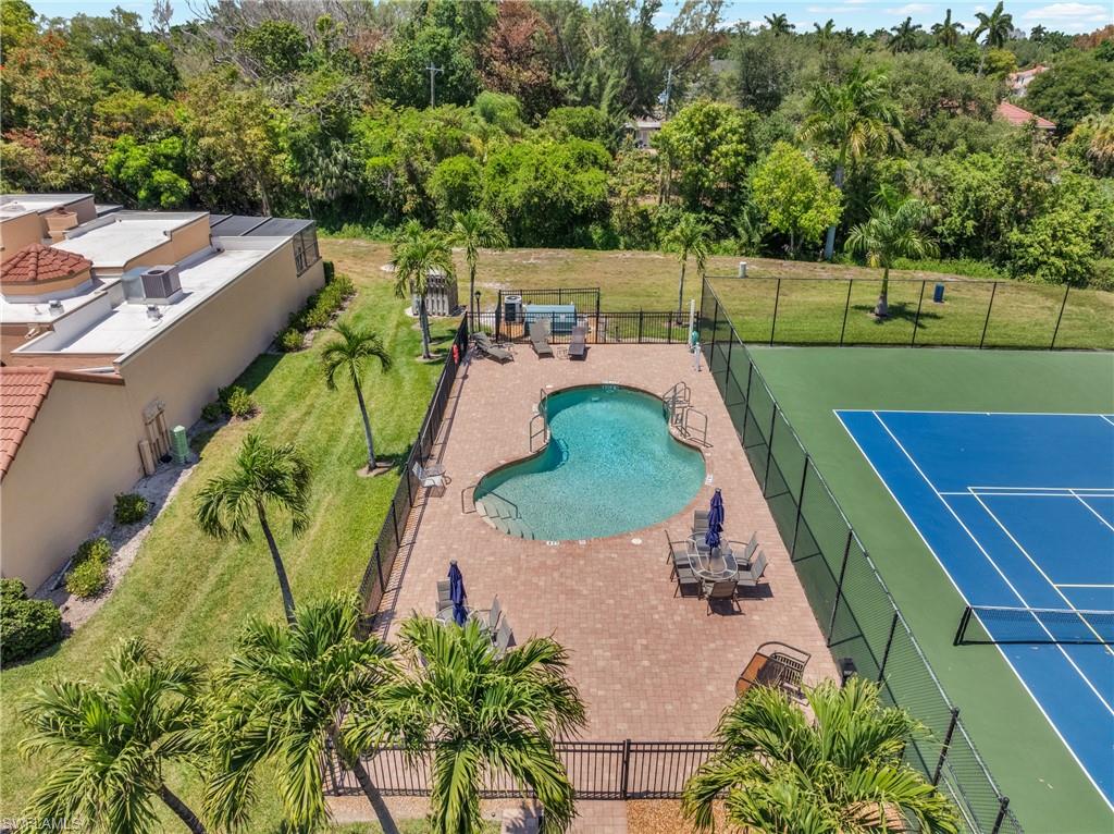 1443 Larkspur DR