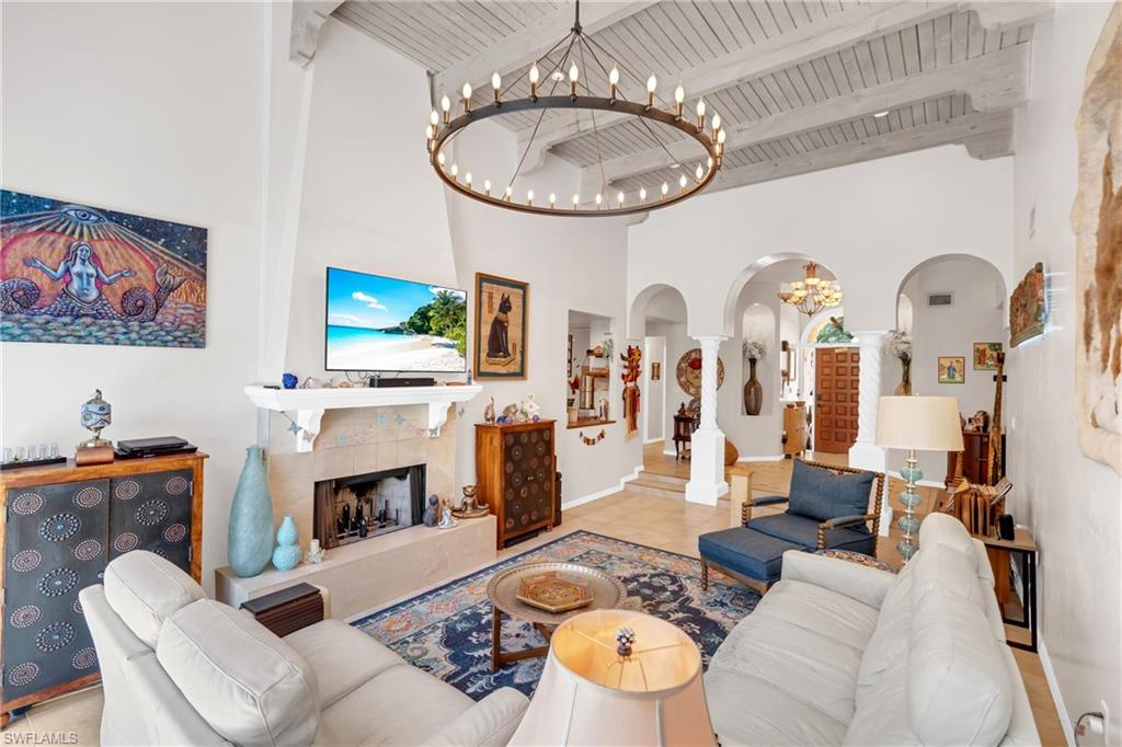 1443 Larkspur DR