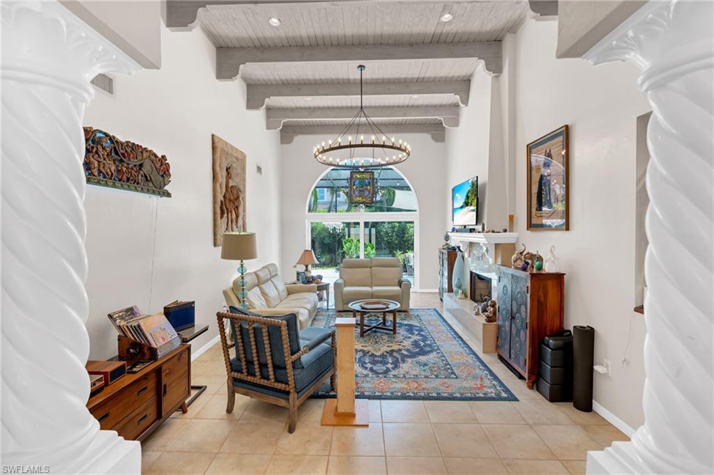 1443 Larkspur DR