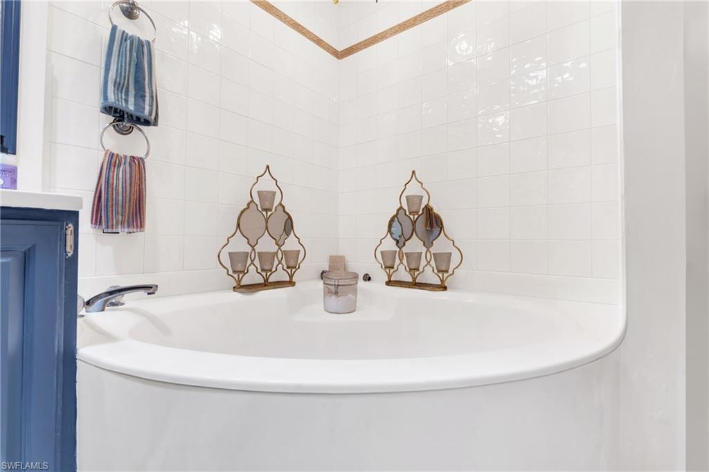 1443 Larkspur DR