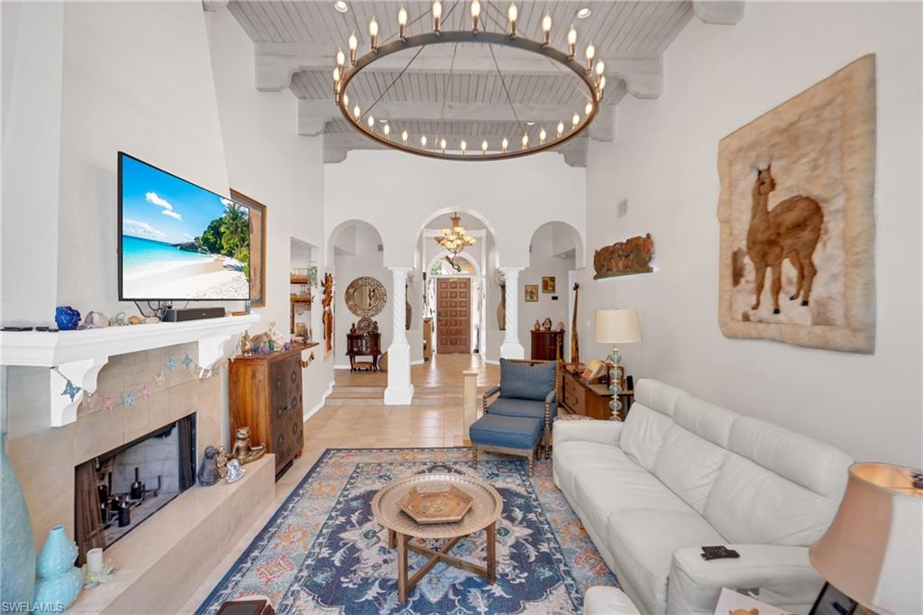 1443 Larkspur DR