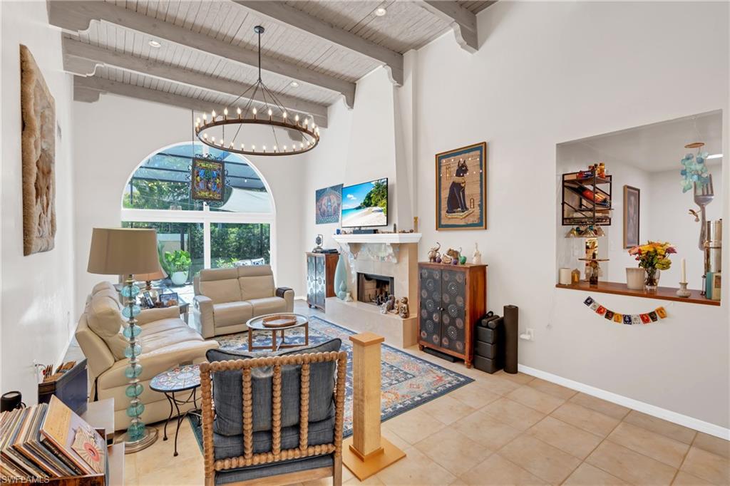 1443 Larkspur DR