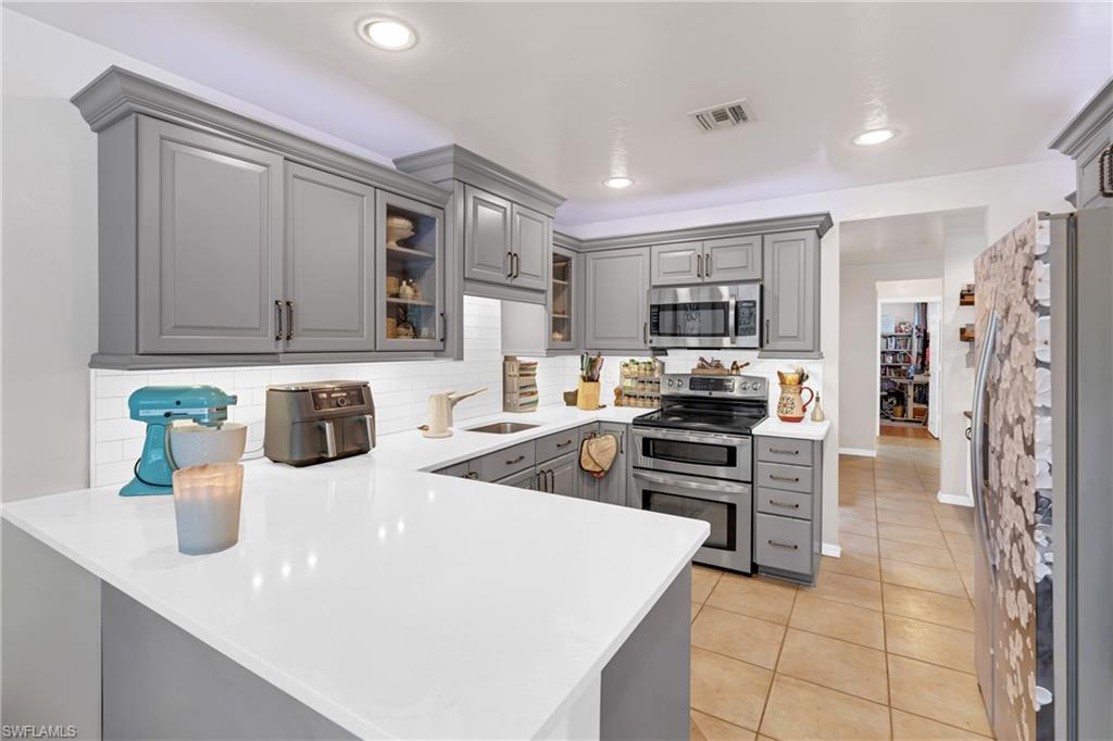 1443 Larkspur DR