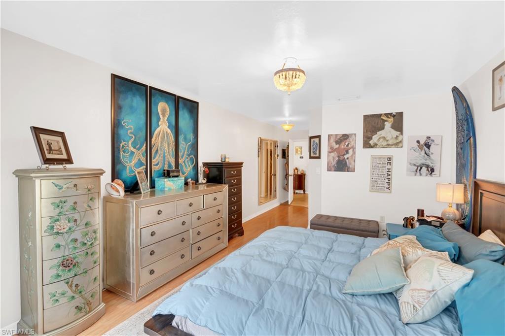 1443 Larkspur DR