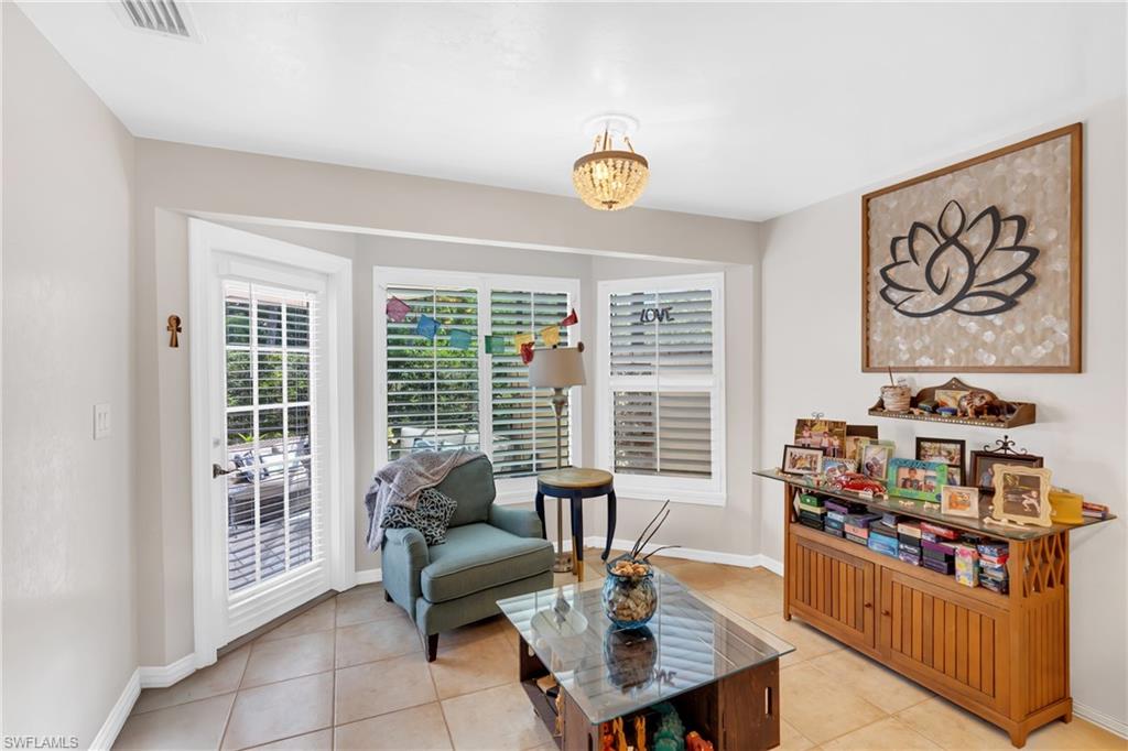 1443 Larkspur DR