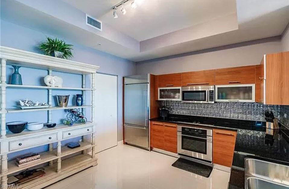 3000 Oasis Grand BLVD 401