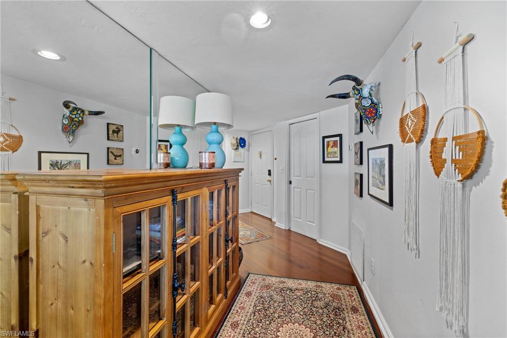 6290 Bellerive AVE 105