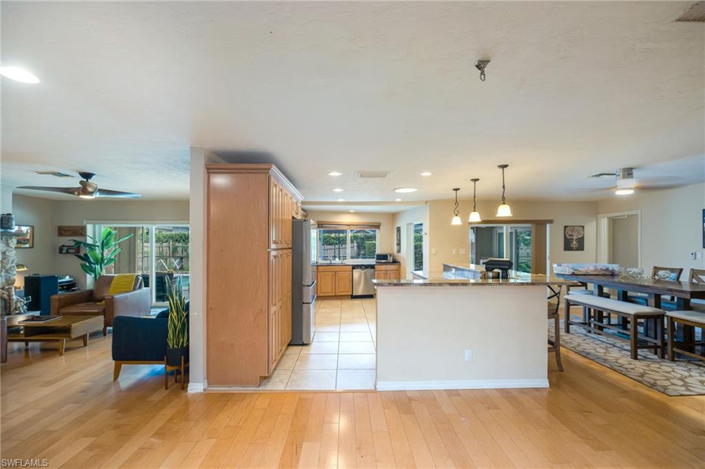 216 Willoughby DR
