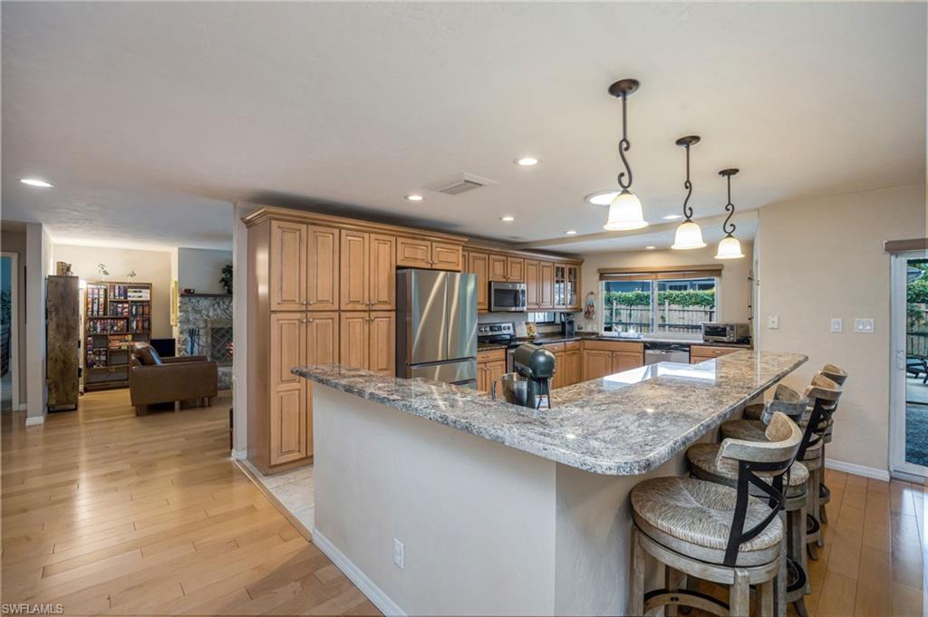216 Willoughby DR