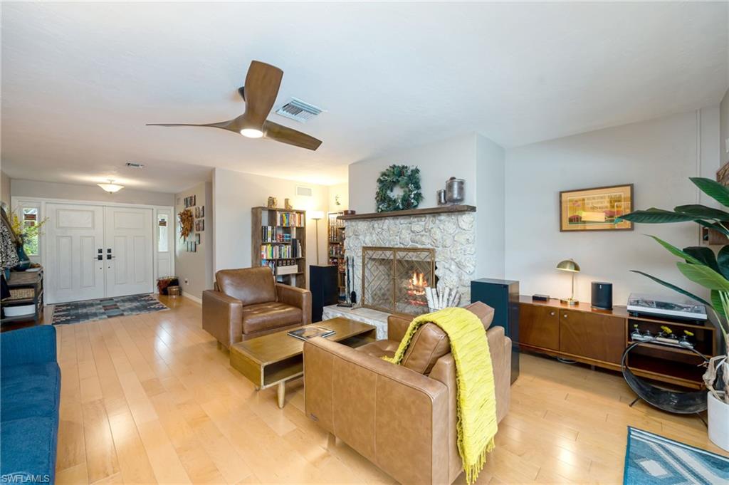 216 Willoughby DR