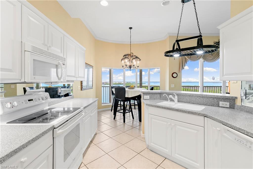 4141 Bay Beach LN 4P3