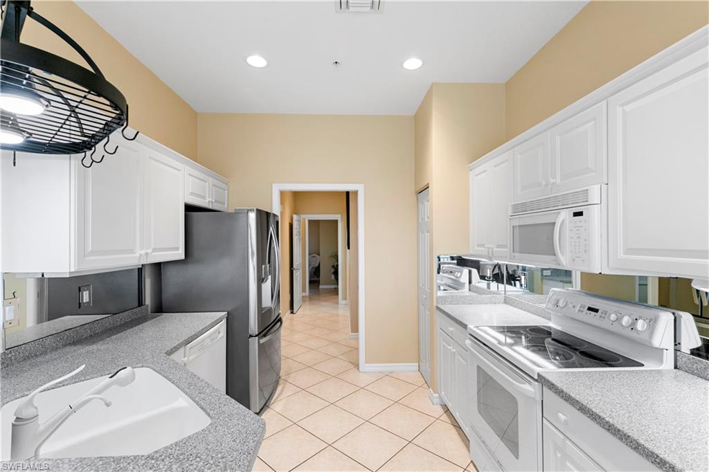 4141 Bay Beach LN 4P3