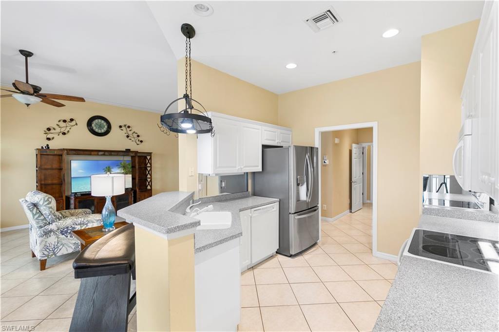 4141 Bay Beach LN 4P3