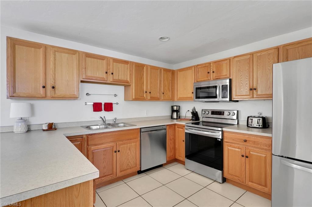 2772 Riverview DR