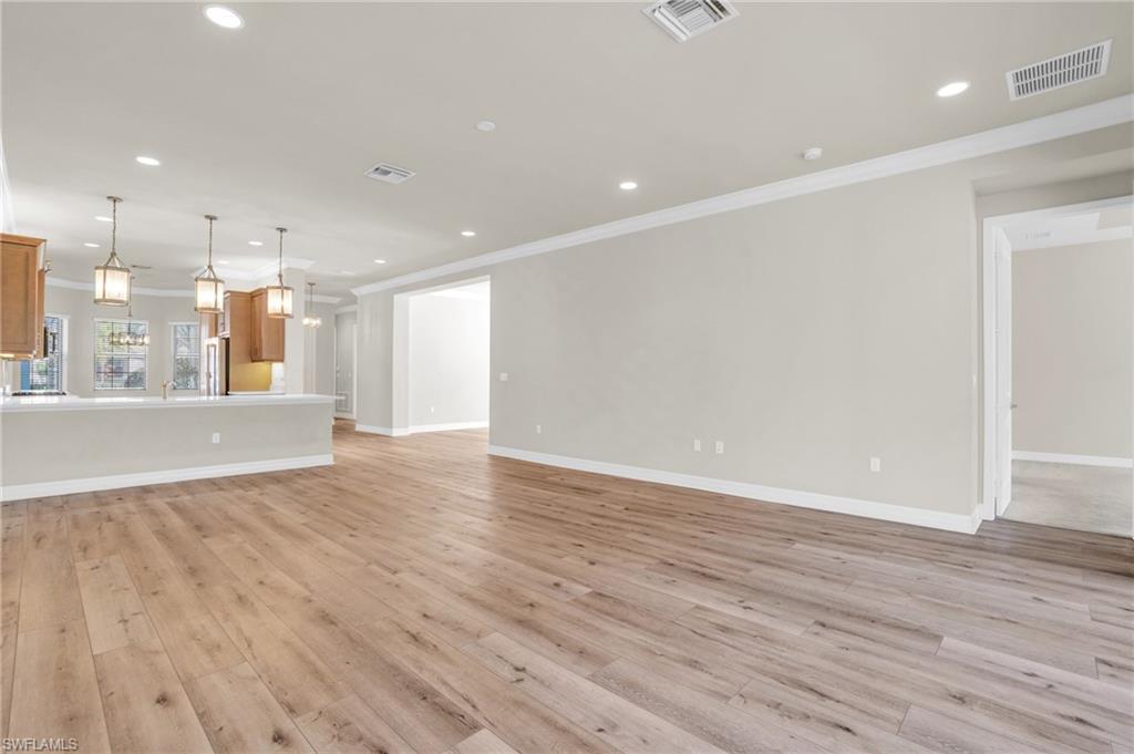 4420 Aurora ST