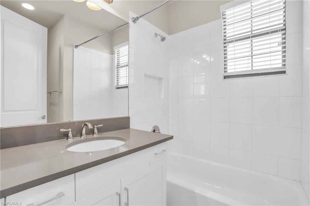 4420 Aurora ST