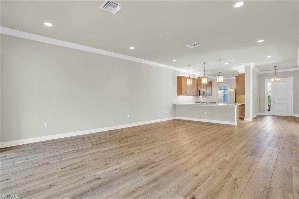 4420 Aurora ST