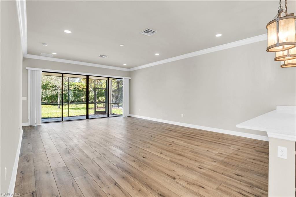 4420 Aurora ST