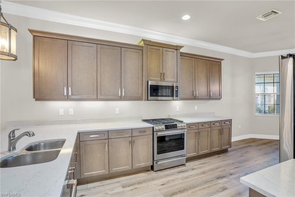 4420 Aurora ST