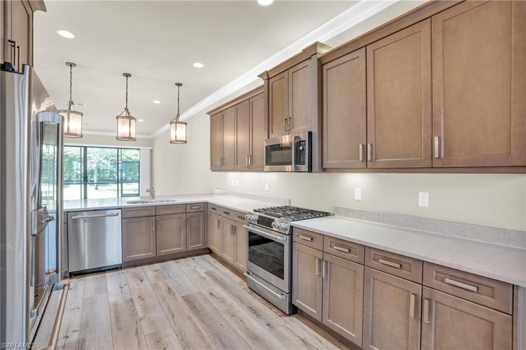 4420 Aurora ST