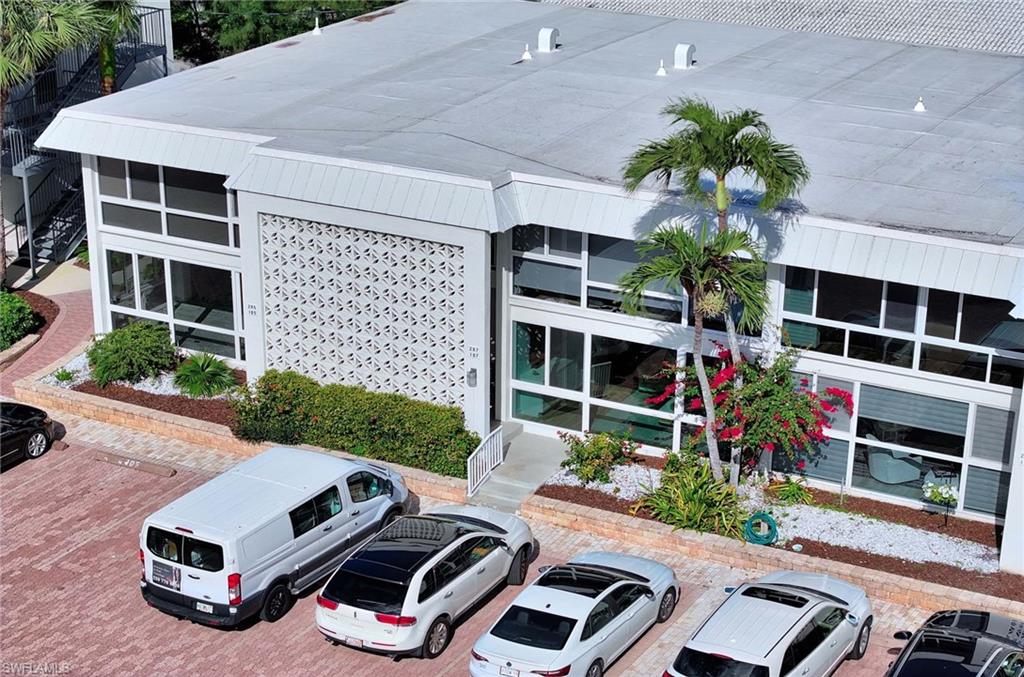 2100 Gulf Shore BLVD N 107