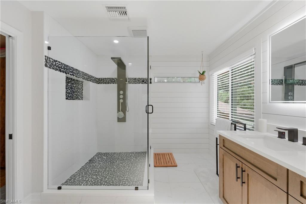 5070 Tamarind Ridge DR