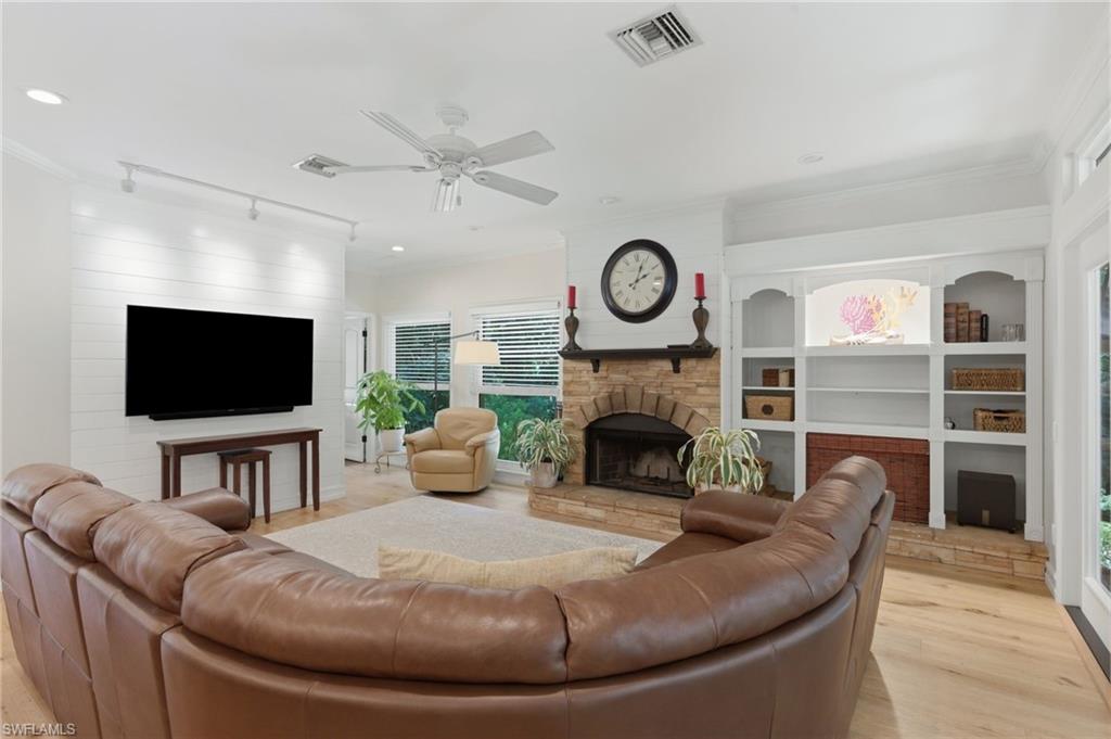 5070 Tamarind Ridge DR