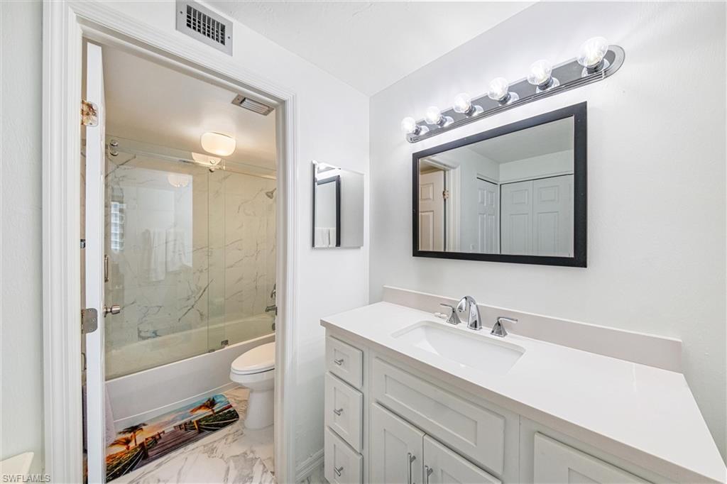 320 Seaview CT 1207