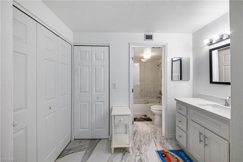 320 Seaview CT 1207