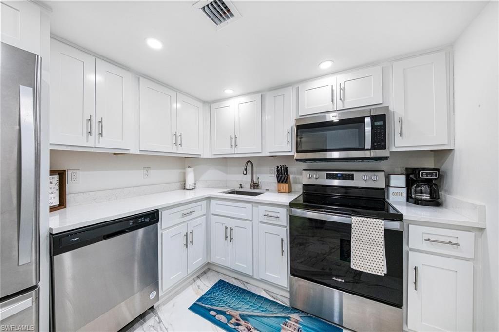 320 Seaview CT 1207