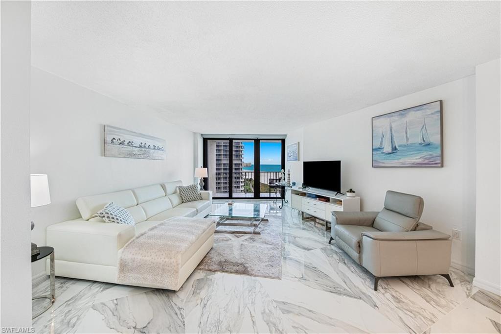 320 Seaview CT 1207