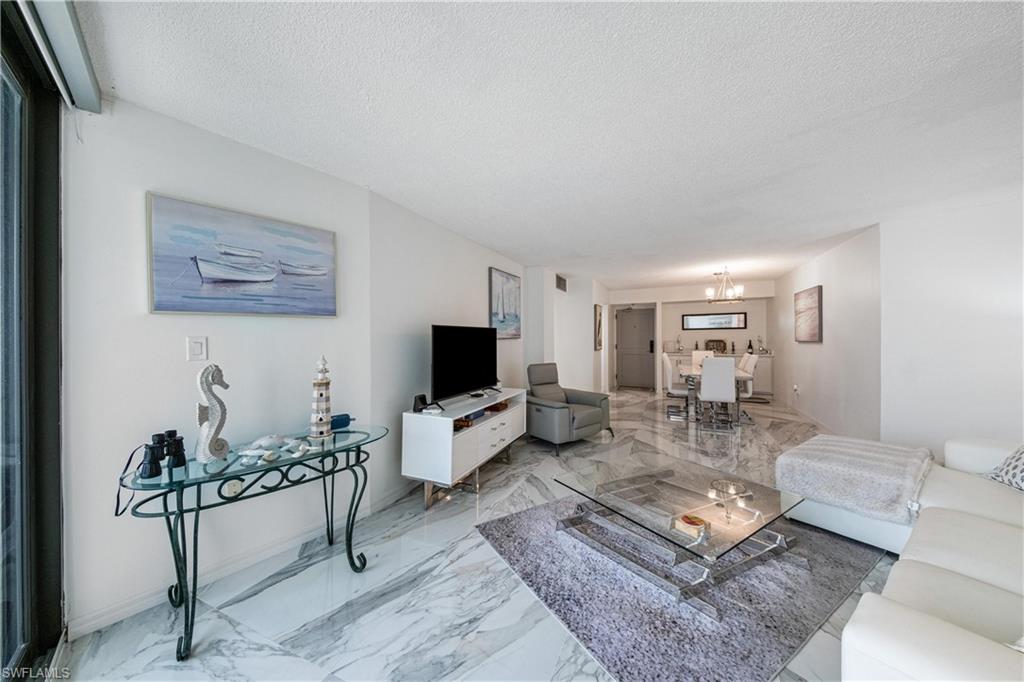 320 Seaview CT 1207