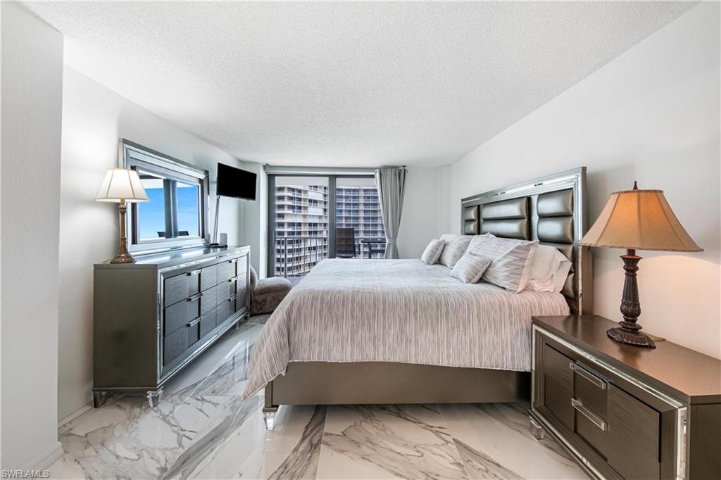 320 Seaview CT 1207