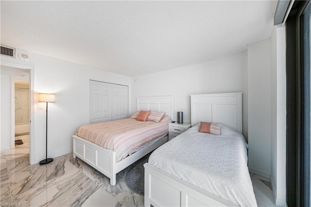 320 Seaview CT 1207