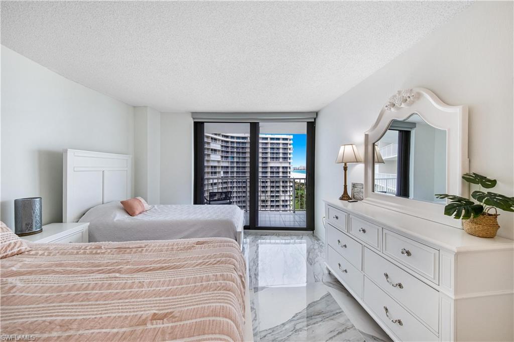 320 Seaview CT 1207