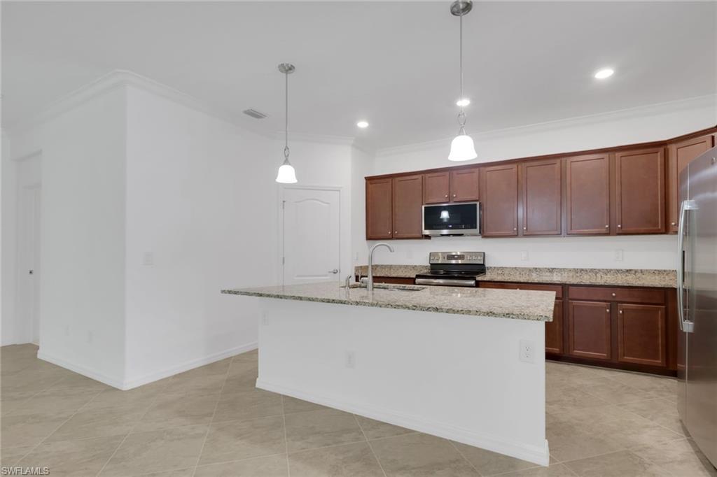 9469 Foxglove LN