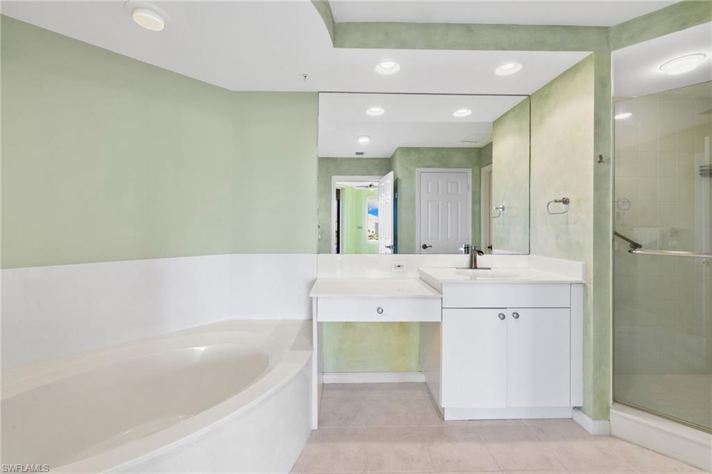 420 Cove Tower DR 804