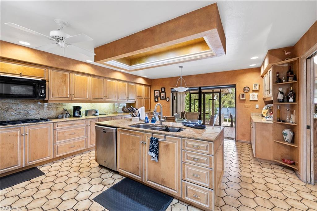 3695 Gordon DR