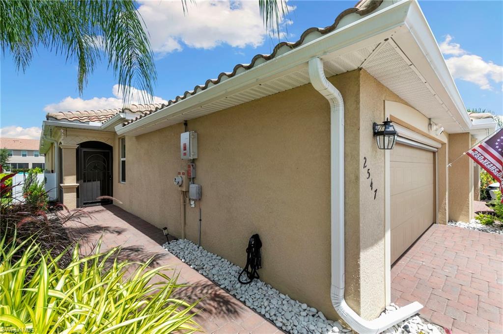 2547 Vine AVE